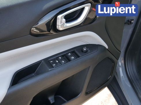 Used 2022 Jeep Compass Limited image 14