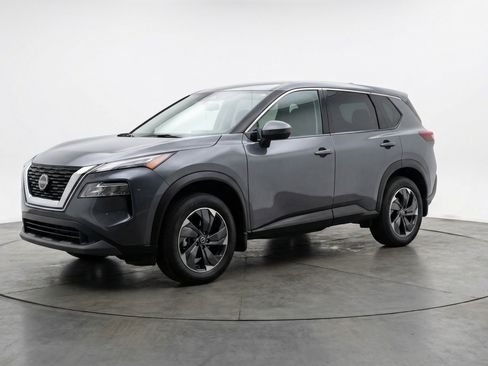Used 2025 Nissan Rogue SV image 3