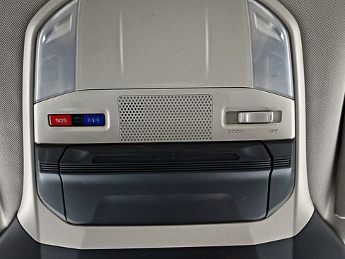 Used 2023 Subaru Ascent Premium w/ Convenience Package image 18