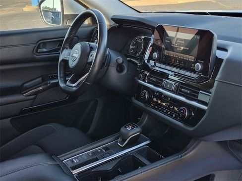 Used 2023 Nissan Pathfinder SV w/ SV Premium Package image 11