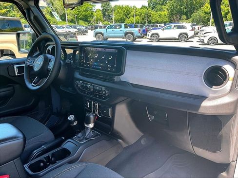 Used 2024 Jeep Wrangler Unlimited w/ Convenience Group AWD/4WD image 14