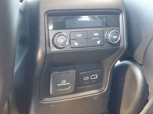 Used 2023 GMC Acadia SLT w/ Preferred Package image 14