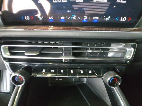 Used 2026 Chevrolet Traverse Z71 w/ Enhanced Driving Package AWD/4WD image 17