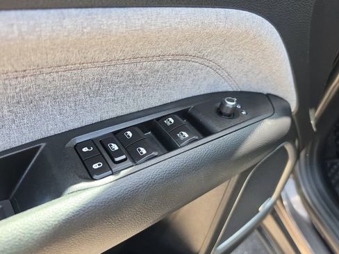 Used 2022 Jeep Compass Latitude w/ Sun and Sound Group AWD/4WD image 20