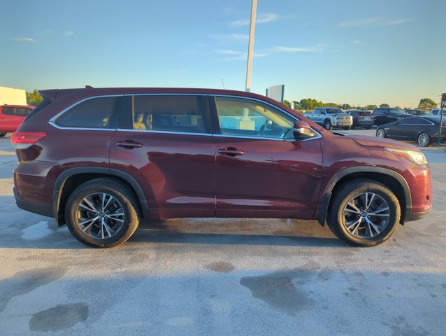 Used 2017 Toyota Highlander Plus w/ Carpet Mat Package AWD/4WD image 5