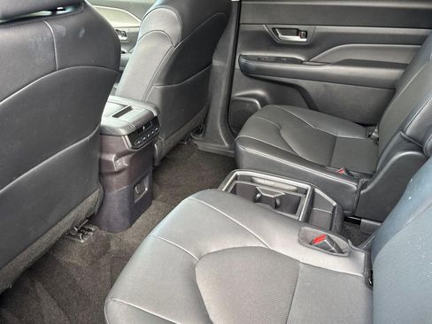 Used 2025 Toyota Grand Highlander FWD image 27