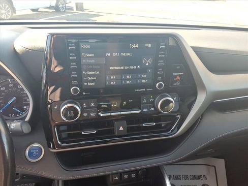 Used 2021 Toyota Highlander XLE image 5