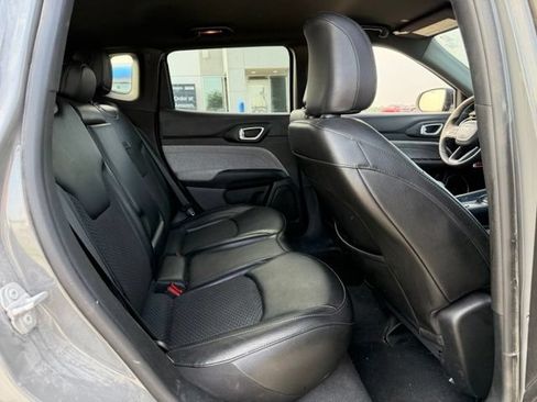 Used 2023 Jeep Compass Latitude AWD/4WD image 10