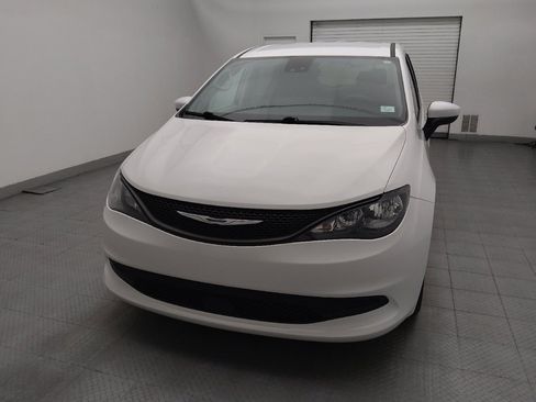 Used 2023 Chrysler Voyager LX FWD image 15