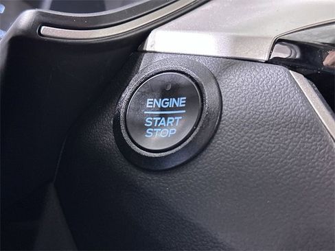 Used 2022 Ford Escape SE w/ SE Sport Appearance Package image 17