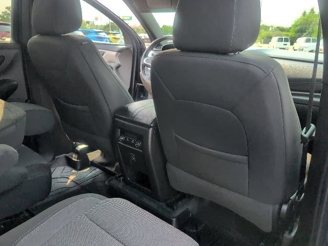Used 2022 Chevrolet Traverse LT FWD image 44