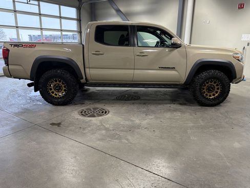 Used 2019 Toyota Tacoma TRD Off-Road image 9