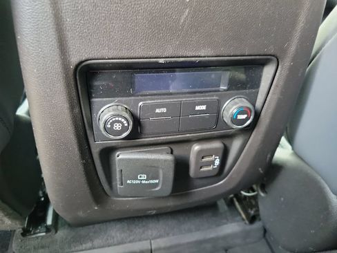 Used 2022 Buick Enclave Essence w/ Experience Buick Package FWD image 26