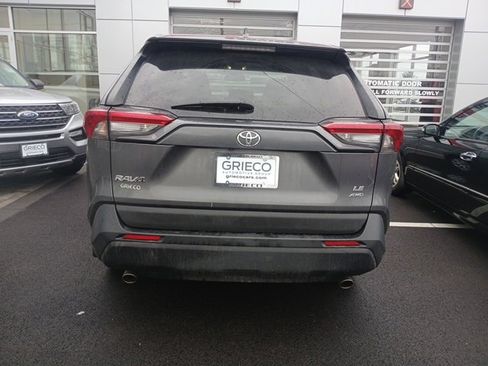 Used 2022 Toyota RAV4 LE image 9