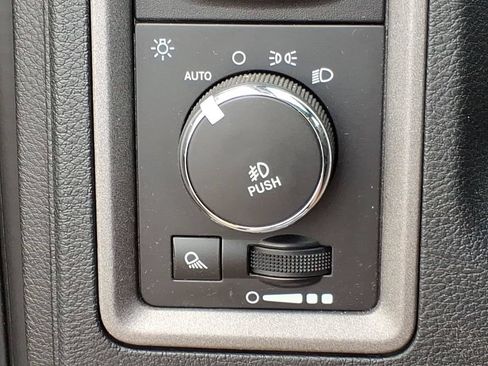 Used 2016 RAM 1500 ST AWD/4WD image 14