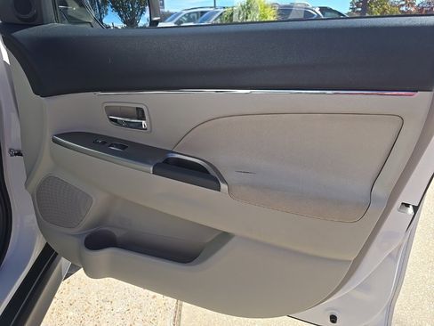 Used 2018 Mitsubishi Outlander Sport ES image 32