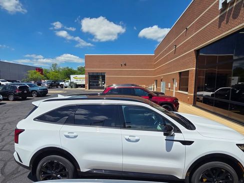 Used 2023 Kia Sorento SX AWD/4WD image 4