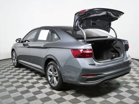 Used 2024 Volkswagen Jetta SE FWD image 29