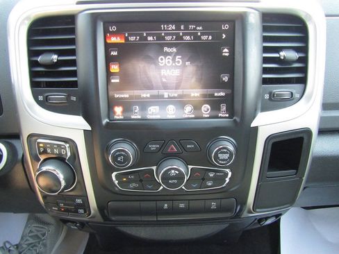 Used 2017 RAM 1500 Classic SLT w/ SLT Plus D←cor Group AWD/4WD image 13