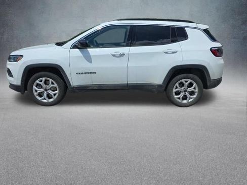 Used 2025 Jeep Compass Latitude AWD/4WD image 2