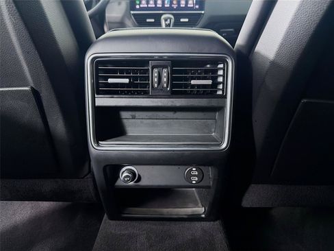 Certified 2023 Porsche Cayenne w/ Premium Package AWD/4WD image 22
