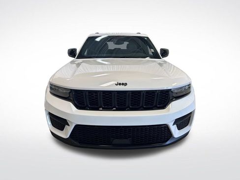 Used 2023 Jeep Grand Cherokee Altitude AWD/4WD image 32
