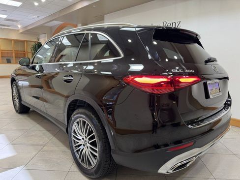 Certified 2025 Mercedes-Benz GLC 300 image 3