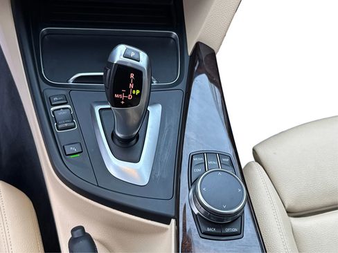 Used 2018 BMW 320i xDrive Sedan w/ Convenience Package image 18