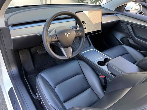 Used 2021 Tesla Model 3 Standard Range Plus image 4