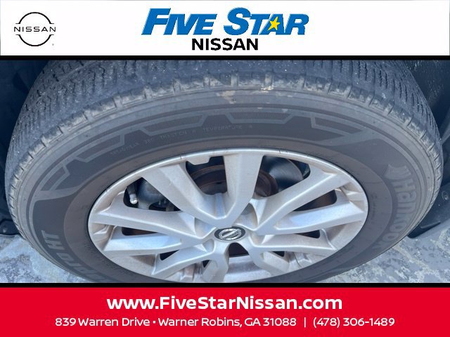 Used 2018 Nissan Rogue SV AWD/4WD image 2