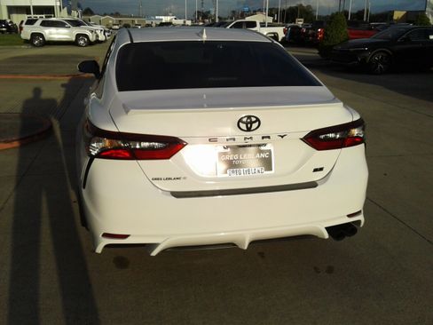 Used 2023 Toyota Camry SE image 6