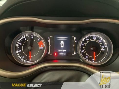 Used 2016 Jeep Cherokee Latitude w/ Comfort/Convenience Group AWD/4WD image 13