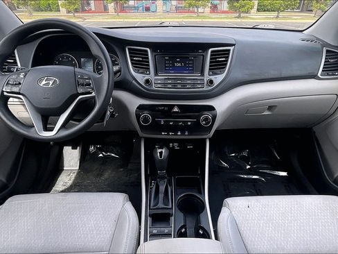 Used 2017 Hyundai Tucson SE AWD/4WD image 12