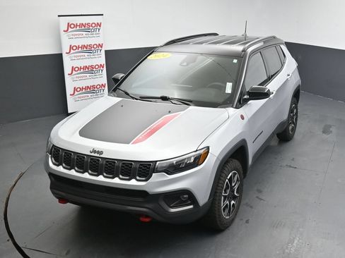 Used 2024 Jeep Compass Trailhawk AWD/4WD image 31
