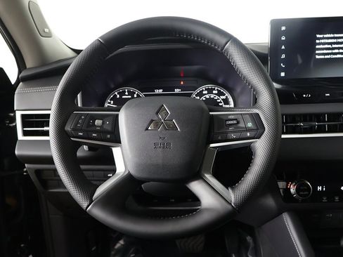 New 2026 Mitsubishi Outlander SE image 42