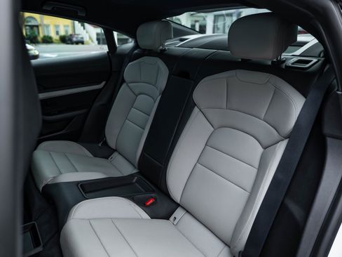 Used 2020 Porsche Taycan 4S image 28