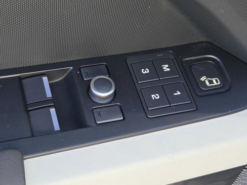 Used 2021 Land Rover Defender 90 First Edition image 15