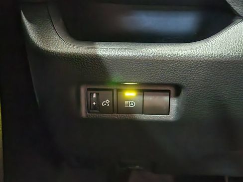 Used 2023 Toyota RAV4 XLE FWD image 31