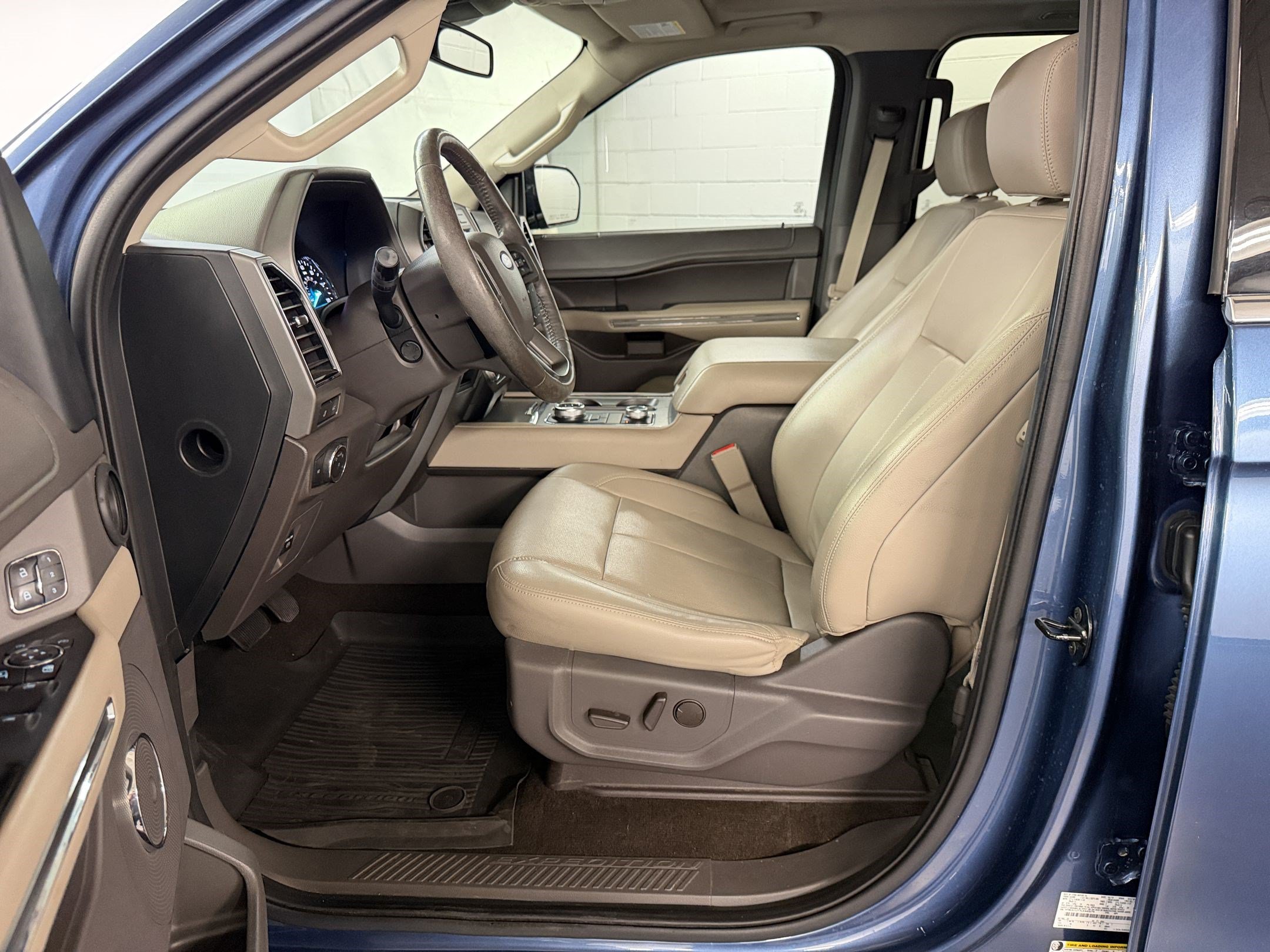 Used 2020 Ford Expedition XLT w/ Equipment Group 202A AWD/4WD image 5