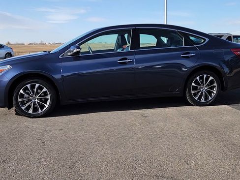 Used 2016 Toyota Avalon Limited image 2