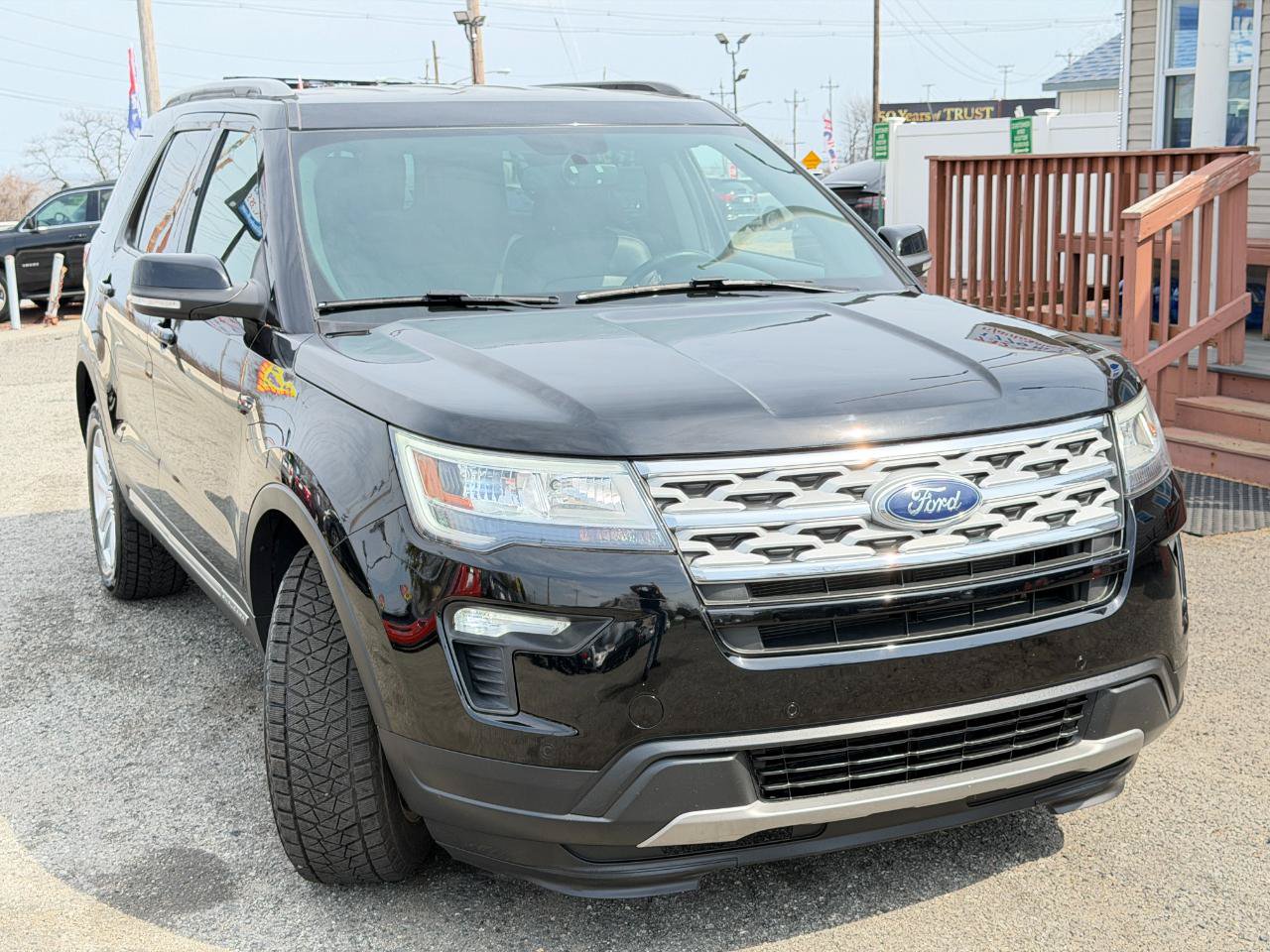 Used 2018 Ford Explorer XLT w/ Equipment Group 202A AWD/4WD image 95