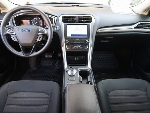 Used 2020 Ford Fusion SE image 9