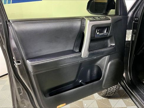 Used 2020 Toyota 4Runner SR5 Premium RWD image 18
