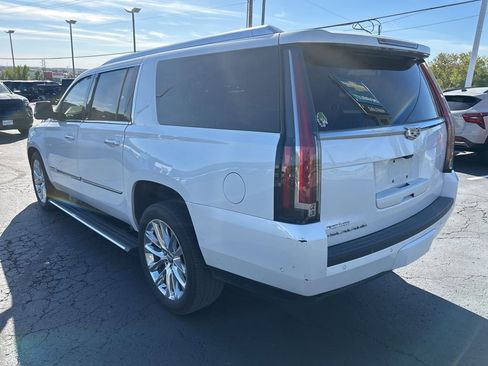 Used 2019 Cadillac Escalade ESV Premium Luxury image 7