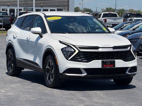 Used 2023 Kia Sportage LX FWD image 2