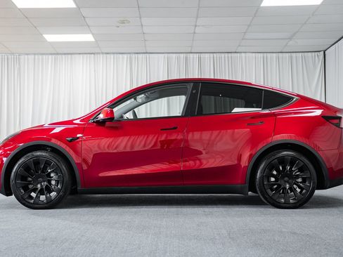 Used 2024 Tesla Model Y Long Range image 5