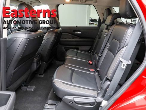 Used 2022 Nissan Pathfinder SL image 23