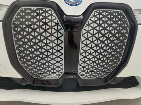 Used 2023 BMW iX xDrive50 w/ Sport Package AWD/4WD image 23