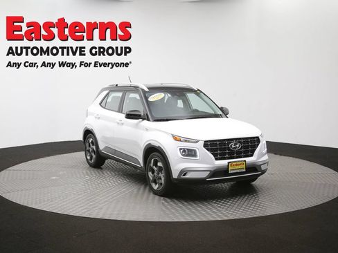 Used 2025 Hyundai Venue Limited FWD image 49