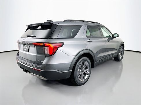 New 2026 Ford Explorer Active w/ Active Comfort Package image 7